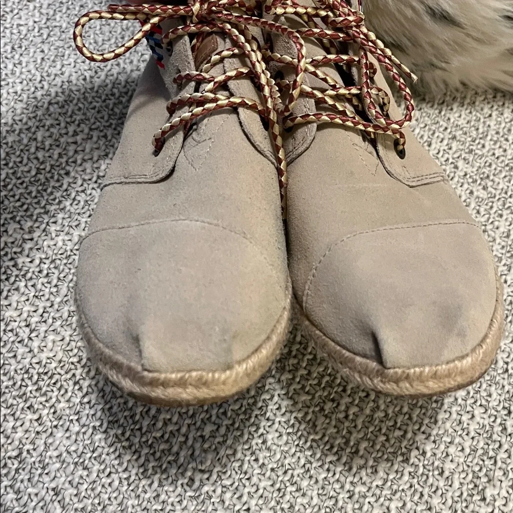 Toms Beige Sand  Lace Up Ankle Tribal Moccasin Embroidered Aztec Chukka Boots 9